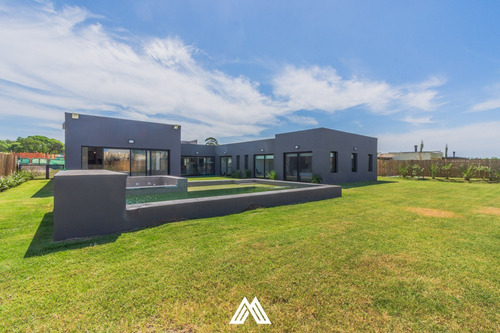 Imagen 14 de 14 de Casa En Venta De 4 Dormitorios, Piscina Y Barbacoa
