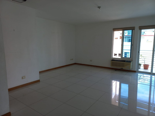 Imagen 24 de 28 de Apartamento En Evaristo Morales 3er Piso 256mts