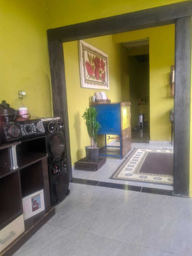 Casa Excelente Com 3 Quartos E Dois Banheiros Mais Quintal