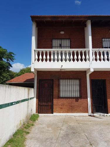 Casa En Venta - 3 Dormitorios 2 Baños - 77,4mts2 - Mar Del Tuyú
