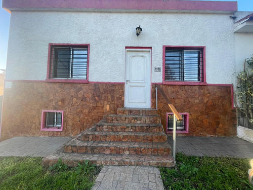 Venta Casa 4 Dormitorios Amplio Terreno Y Jacuzzi En Colon