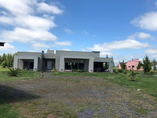 Imagen 3 de 18 de Casa Quinta En Chacras De Malvinas - Brandsen