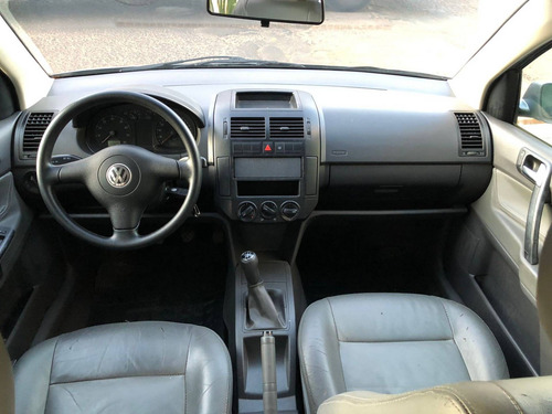 Imagem 6 de 9 de Volkswagen Polo Sedan 1.6 Mi 8v Flex 4p Manual