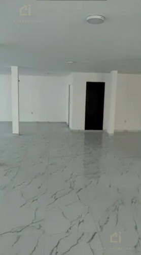 Edificio En Renta En El Centro De Veracruz, Es De Plantas Y Cuenta Con Baños Para Dama Y Cablleros