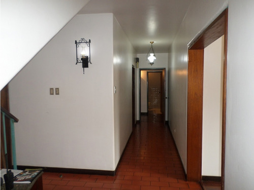 Casa En Venta En Lomas Del Mirador Caracas