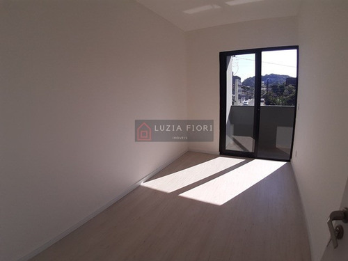 Imagem 17 de 23 de Glória - Sobrado Alto Padrão , Com Excelente Acabamento, Garagem Individual Para 2 Carros , Amplo Terreno Nos Fundos - 146 - 69542124