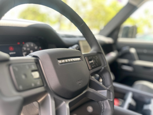 Land Rover Defender 110 Dynamic SE