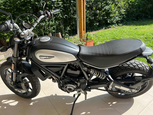 Ducati Scrambler Icon Dark 800