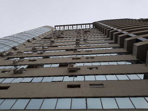 Apartamento À Venda Na Rua Visconde De Nacar, Centro, Curitiba - Pr - Liv-11763