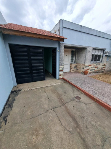 Venta De Casa + Departamento Tipo Duplex En Moròn 