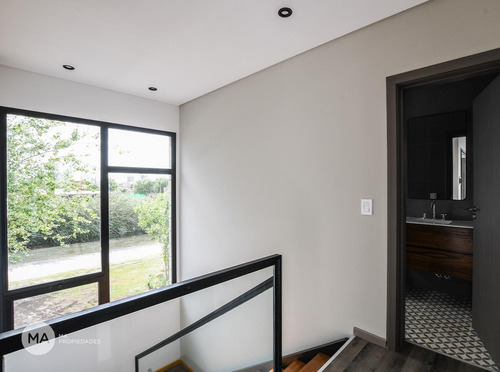Casa 3 Dormitorios, Jardín, Piscina - Puerto Roldán Barrio Cerrado - Roldán | Venta