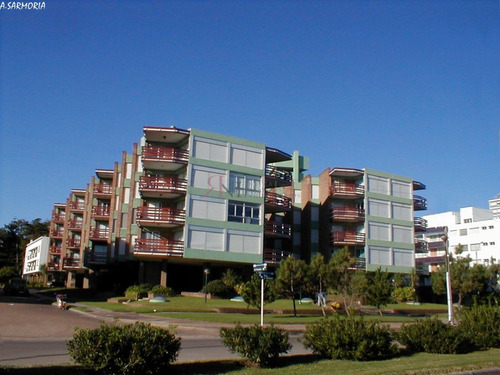 Playa Mansa, Frente Al Mar
