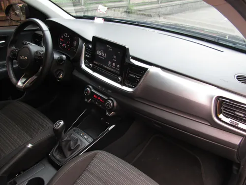 Kia Stonic 1.0 Zenith Hybrid MT