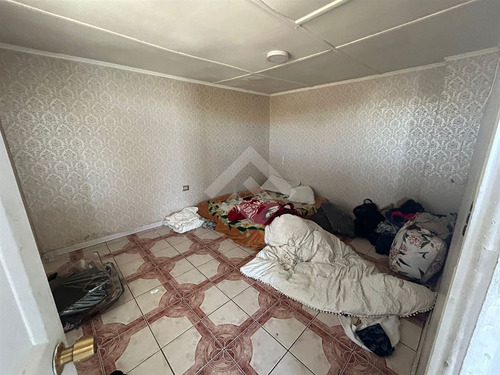 Casa En Venta De 5 Dorm. En La Cisterna