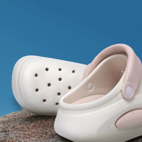 Zapatos Con Agujeros De Dibujos Animados De Fondo Grueso Par