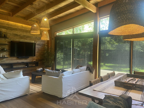 Casa En Venta De 4 Dorm. En Pucón