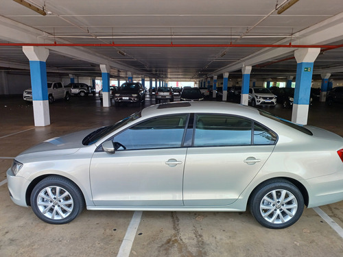 Volkswagen Jetta 2.0 Comfortline Flex 4p Automática