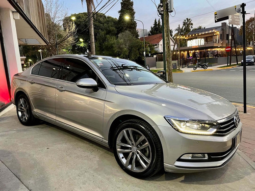 Imagen 3 de 9 de Volkswagen Passat 2017 2.0 Tsi Highline 220cv