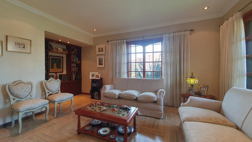 Venta - Chalet Cuatro Ambientes Con Garage Y Patio - Viamonte 4390