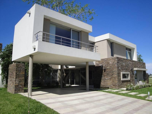 Imagen 2 de 19 de Excelente Casa A La Laguna