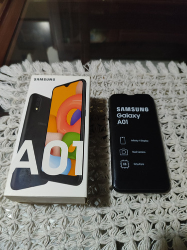 Samsung Galaxy A01 / Negro / Usado