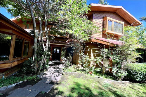 Casa Con Espacio Comercial En Venta