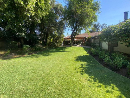 Casa En Venta De 5 Dorm. En Vitacura