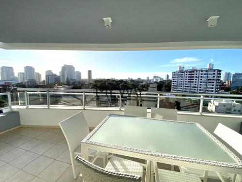 Venta Apartamento 3 Dormitorios Punta Del Este Torre De Categoría Excelente Estado Sobre Chiverta Con Todos Los Amenities