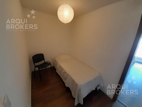 Imagen 14 de 20 de Apartamento Venta De 1 Y 1/2 Dormitorio Con 2 Terrazas Y 2 Garajes En Pocitos