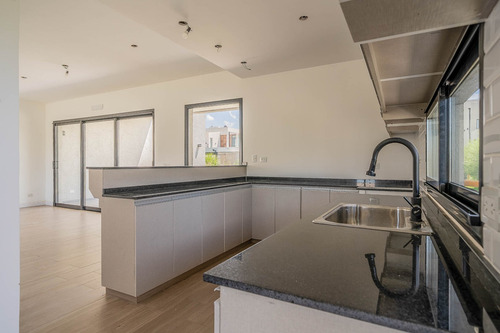 Casa A Estrenar De 4 Ambientes Con Pileta En Horizontes Al Sur Canning