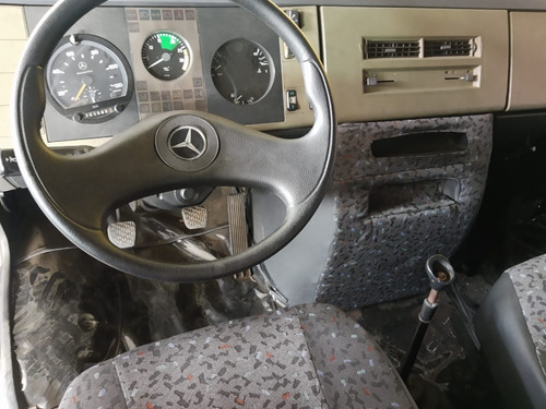 Imagem 8 de 14 de M.benz 710 Baú 2001