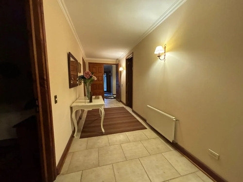 Exclusiva Propiedad Con Casa Principal Y Terreno De 9 Ha.