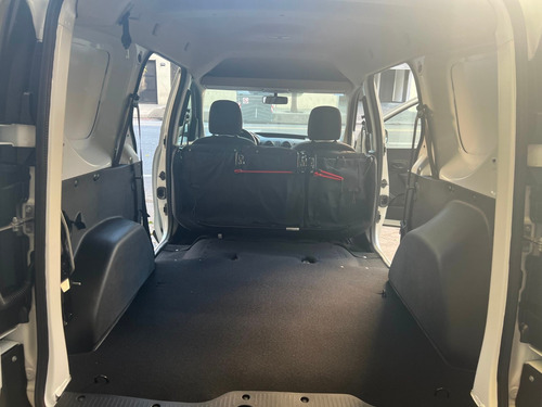 Imagen 9 de 10 de Alquilamos Renault Kangoo Y Logan Semana Minimo Solo Empresa