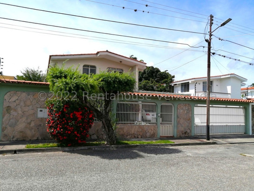 Casas En Venta Barici Con Gran Potencial Por Su Ubicación Privilegiada Y Por Su Estructura Arquitectónica Cuenta Con Agua Continua Y Ampiios Espacios Zona Este Barquisimeto Lara Daniela Linarez