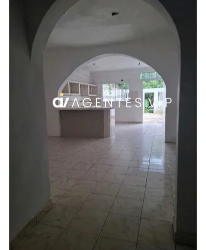 Calle Azcue, Centro