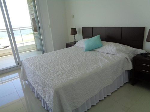 Imagen 6 de 9 de Apto, Vista Al Mar, 3 Dormitorios, Con Servicios - Playa Mansa