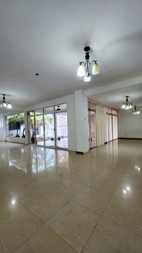 Se Vende Townhouse En Chalets De La Laguna, Tipuro