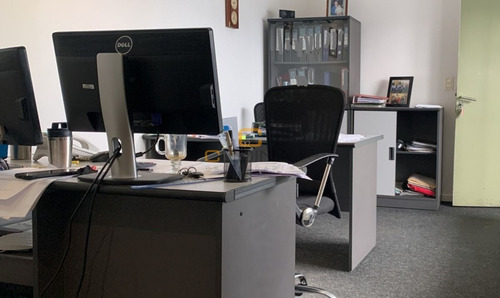 Edificio Corporativo En Alquiler, 9 Privados, 3 Baños Y 2 Patio - Canelones- Parque Rodó