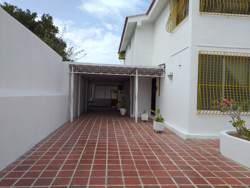 Imagen 5 de 12 de Amplia Casa Quinta En Av Josefa Camejo. 0414-5725250 Cod 22-20016