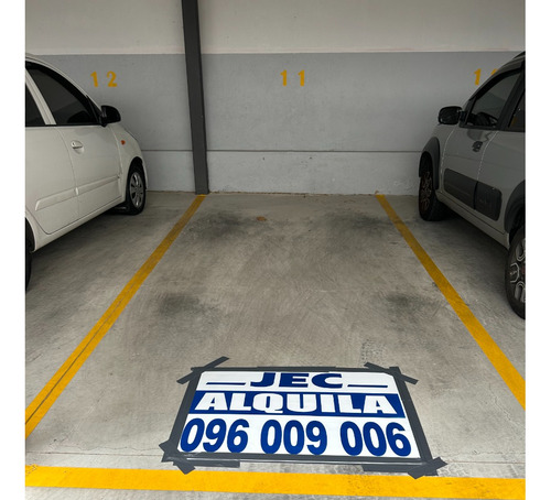 Garaje Fijo Con Techo En El Cordon