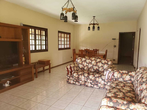 Imagem 7 de 14 de 2.000 M², 03 Dormitórios, Piscina, Churrasqueira E Pomar !!