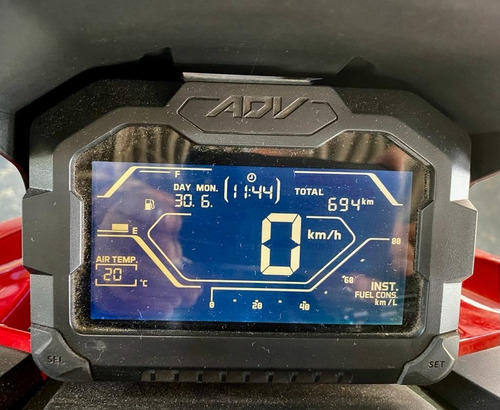 Imagem 8 de 10 de Honda Adv