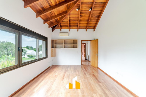 Imagen 14 de 29 de Importante Casa En Venta-lomas De La Carolina
