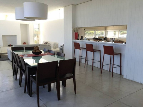 Casa En Alquiler De 3 Dormitorios En Punta Piedras