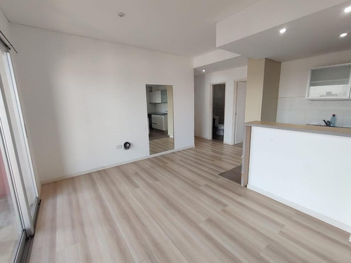 Imagen 3 de 9 de Departamento En Venta, Moreno 754 (6°d), Belén De Escobar