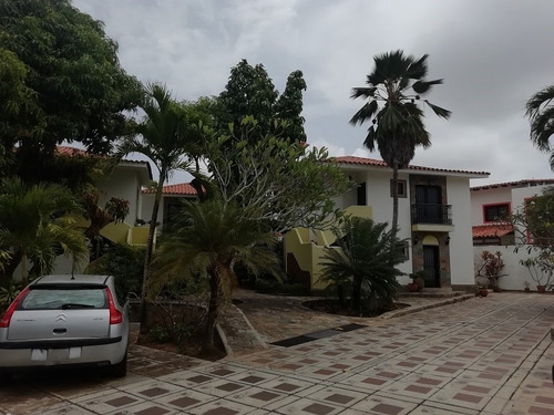 Imagen 2 de 13 de Apartamento Con Jardin En Condominio Exclusivo - La Asunción