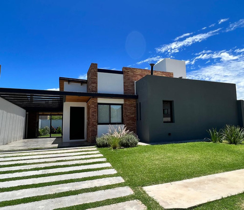 Casa En Venta, Villa Allende, Comarca De Allende