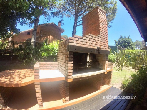 Muy Lindo Chalet De Tres Dormitorios-ref:873