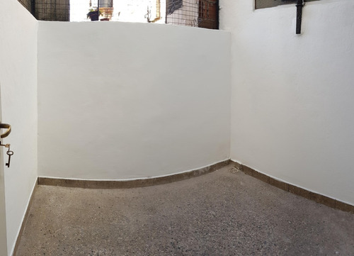 Imagen 12 de 14 de Crovara Al 300. Piso 1 Por Escalera. Sup: 51 M2. Dos Ambientes Y Medio. 2 Patios, Uno Grande Cubierto O Segundo Dormitorio, Otro Chico Descubierto. Muy Luminoso. Apto Profesional. Muy Bajas Expensas