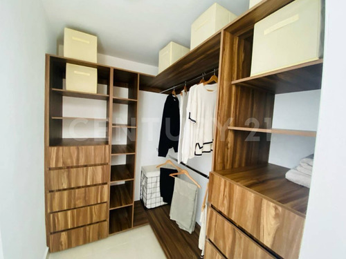 Pre Venta De Casa En Area De Cumbres En Fraccionamiento Privado